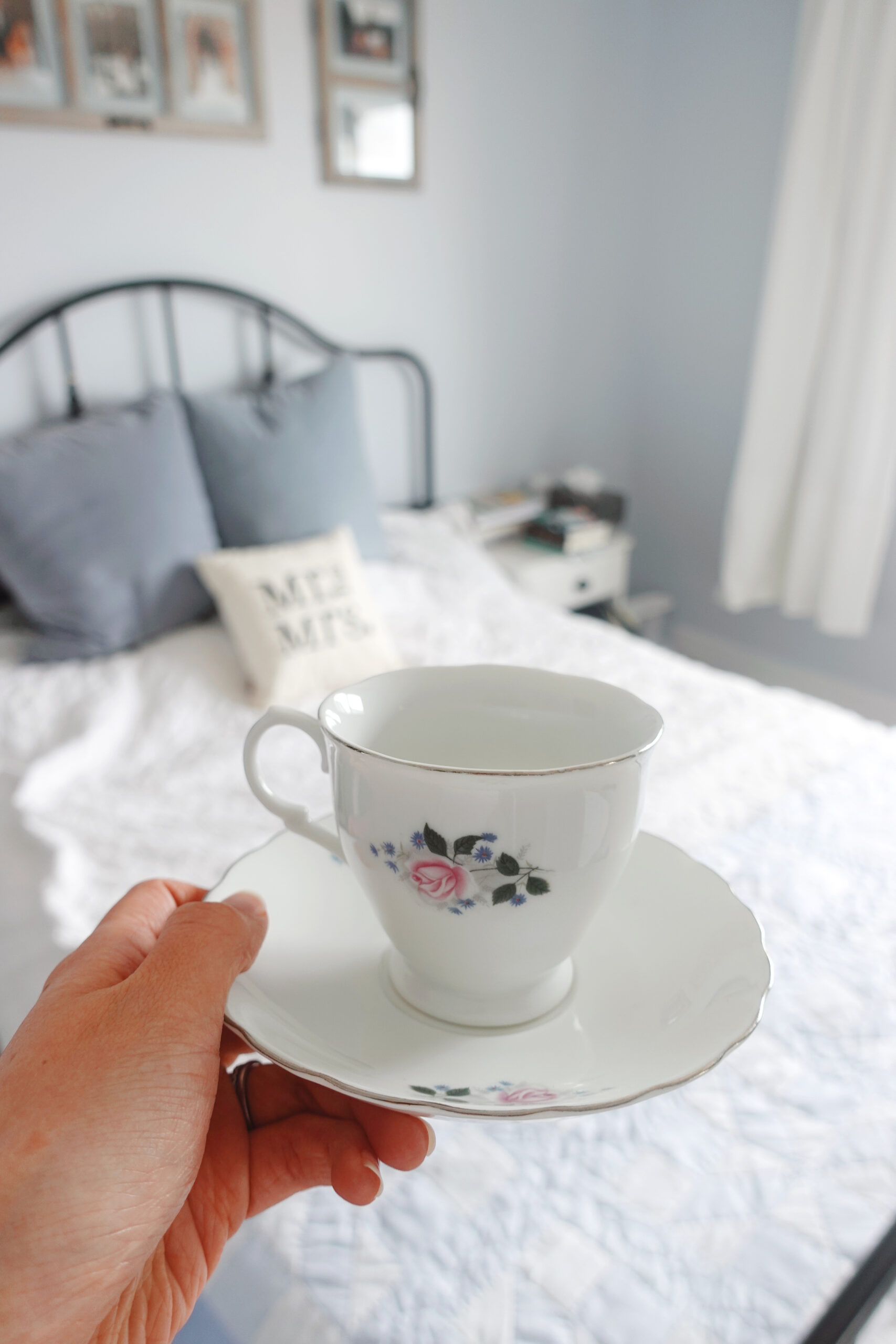 How to be a good host tea cup photo